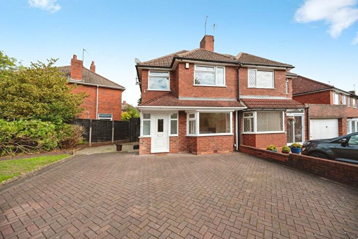 3 Bedroom Semi Detached House For Sale In Curbar Road, Birmingham, B42
