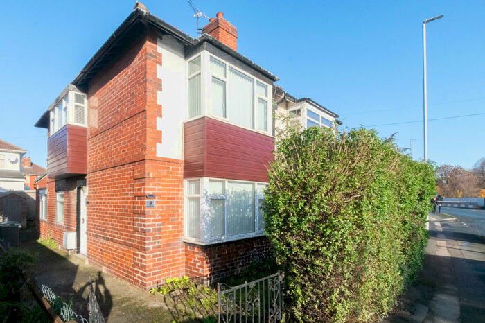 3 Bedroom Semi-Detached House To Rent In Park Parade, Leeds, LS9