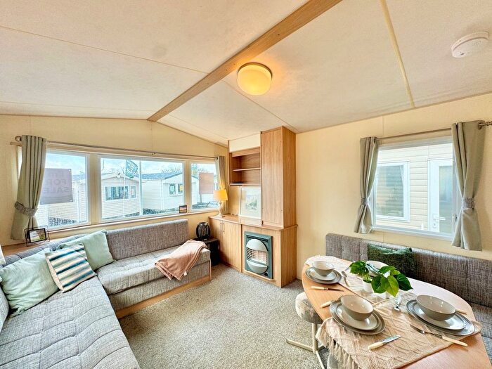 3 Bedroom Park Home For Sale In Colchester Road, St. Osyth, Clacton-On-Sea, CO16