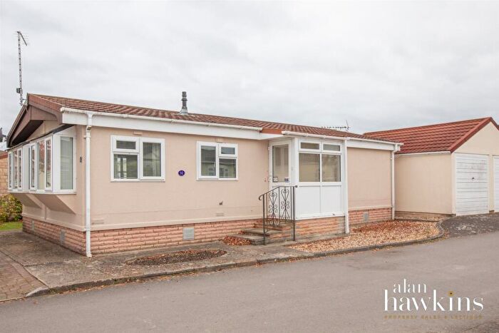 2 Bedroom Park Home For Sale In Lillybrook Estate, Lyneham, SN15