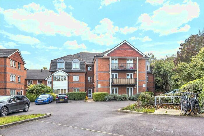 2 Bedroom Apartment To Rent In Farringdon Court, Erleigh Road, Reading, Berkshire, RG1