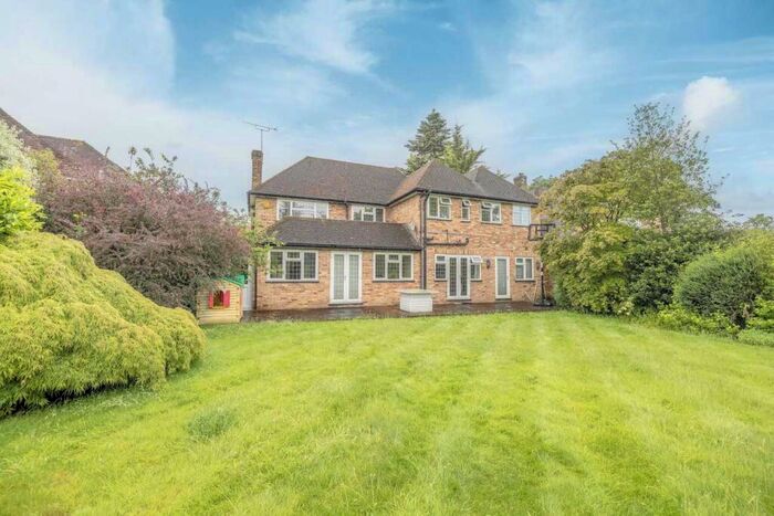 5 Bedroom Detached House To Rent In Ellis Avenue, Chalfont St Peter, SL9