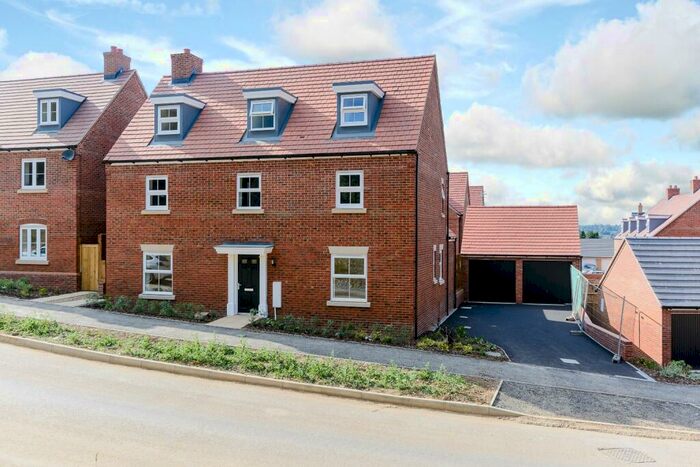 5 Bedroom Detached House To Rent In Shearwater Road, Hemel Hempstead, Hertfordshire, HP3