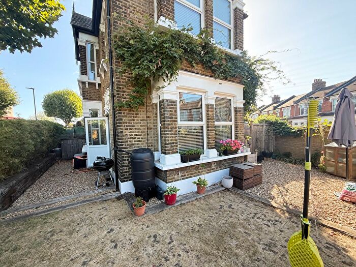 2 Bedroom Flat To Rent In Chesterford Road, London, E12