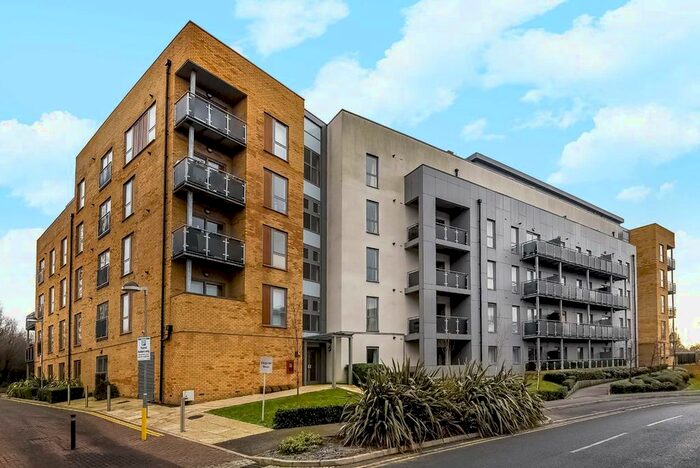 2 Bedroom Flat To Rent In St. Georges Grove, London, SW17