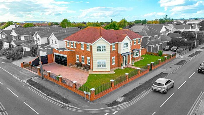 5 Bedroom Detached House For Sale In Furtherwick Road, Canvey Island, SS8