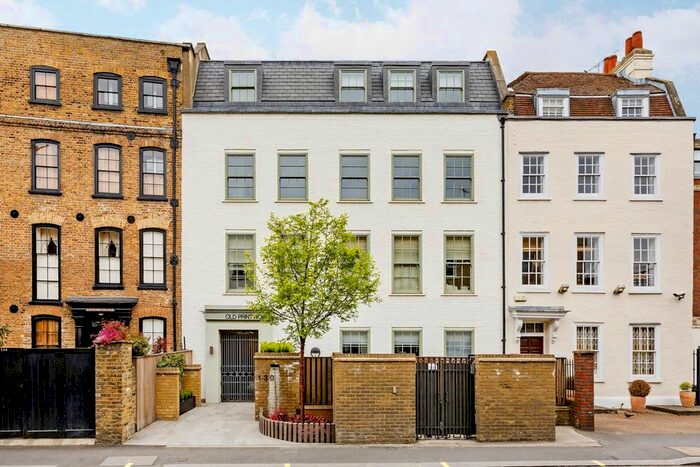 2 Bedroom Flat To Rent In New Kings Road, Fulham, London, SW6