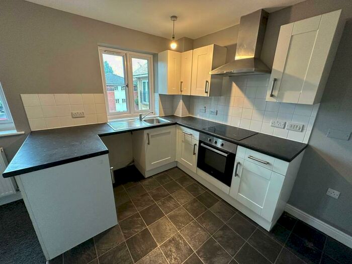 2 Bedroom Apartment To Rent In Slough, Berkshire, SL2