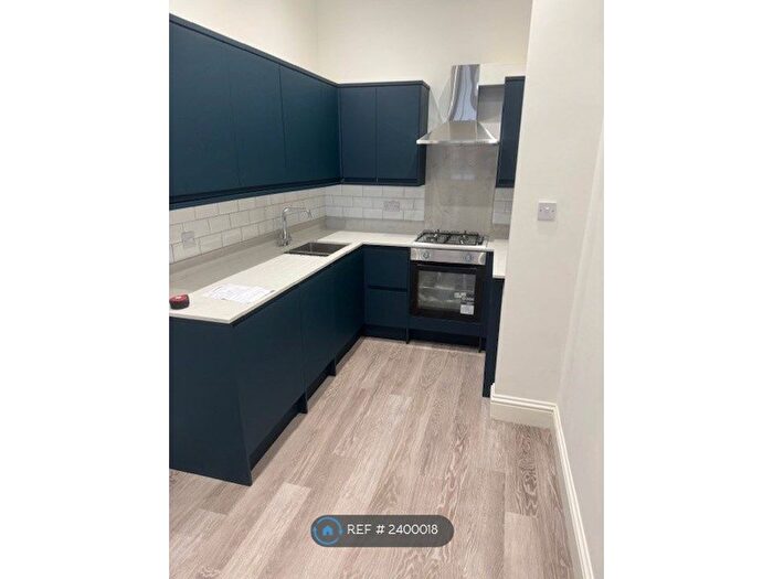 2 Bedroom Flat To Rent In Richmond Road, London, E8