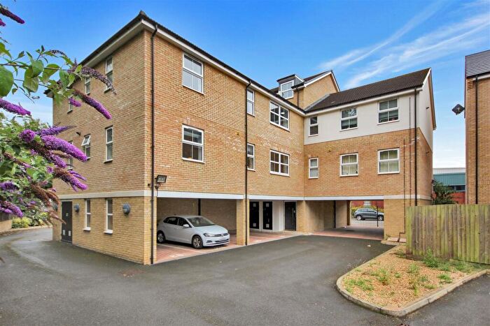 2 Bedroom Flat For Sale In Freemans Court, Station Road, Rushden, NN10