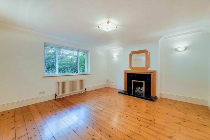 2 Bedroom Apartment To Rent In Cholmeley Park, Highgate, N6