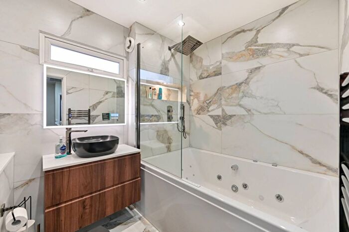 5 Bedroom End Terrace House For Sale In Humber Way, Langley, Slough, SL3