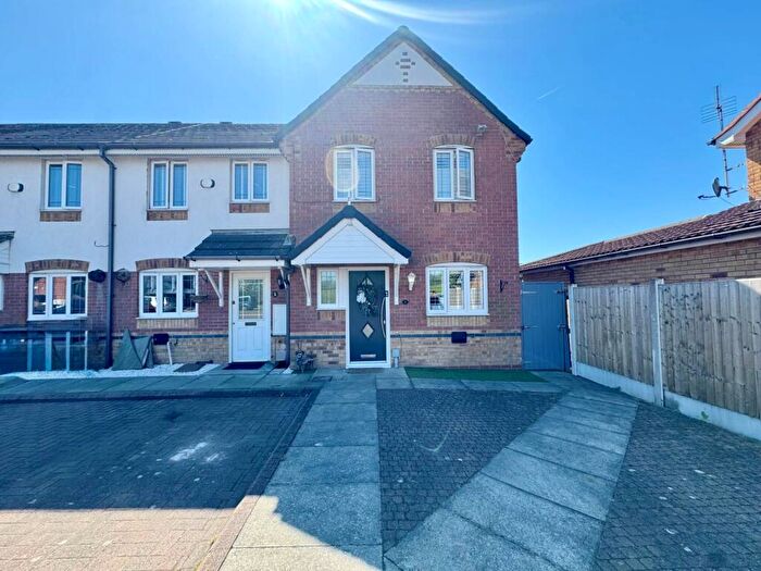 3 Bedroom End Of Terrace House For Sale In Tennyson Way, Brookhaven, L32