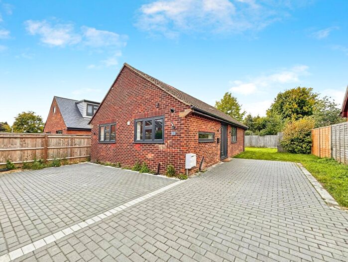 3 Bedroom Detached Bungalow For Sale In School Road, Durrington, Salisbury, SP4