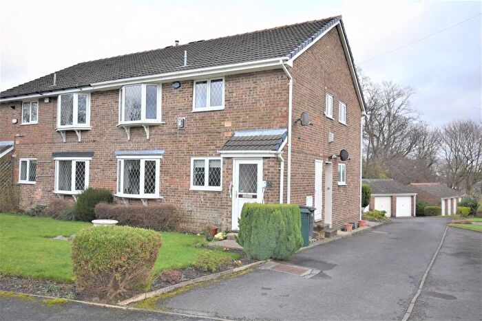 2 Bedroom Flat To Rent In Kirkwood Drive, Huddersfield, HD3