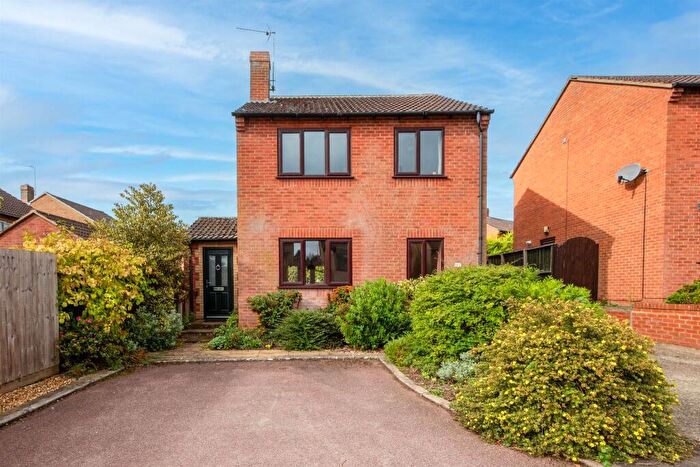3 Bedroom Detached House For Sale In Westmorland Drive, Desborough, Kettering, NN14