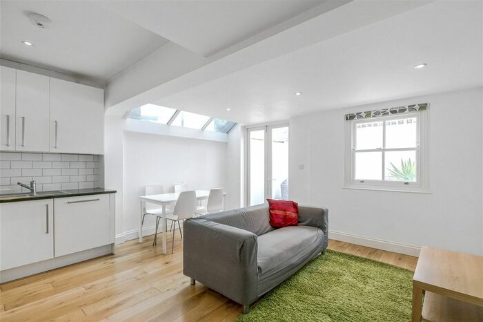 1 Bedroom Flat To Rent In Gayford Road, London, W12
