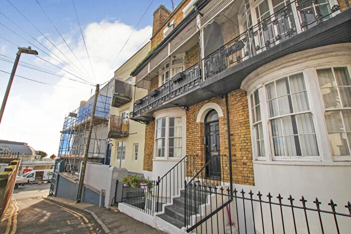 2 Bedroom Flat For Sale In Kent Terrace, Ramsgate, Kent, CT11