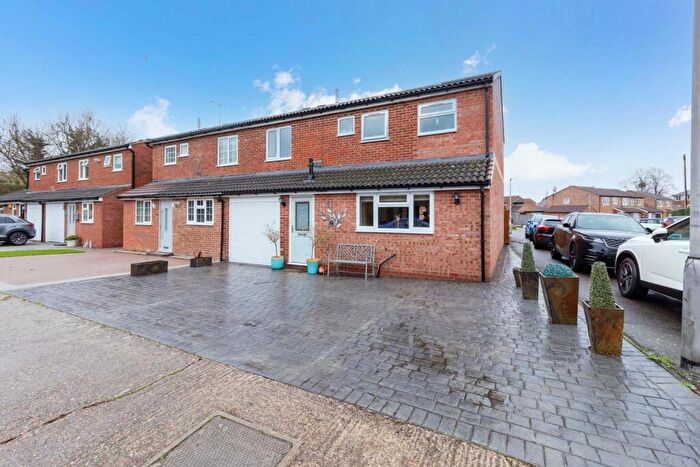 3 Bedroom Semi-Detached House For Sale In Eskdale Gardens, Maidenhead, SL6