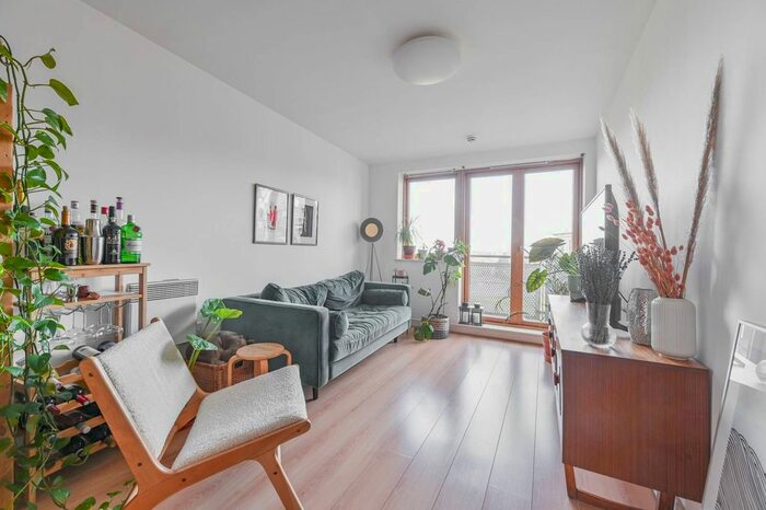 2 Bedroom Flat To Rent In Meath Crescent, Bethnal Green, London, E2