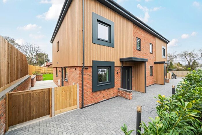 4 Bedroom Semi Detached House To Rent In Otterbourne Road Shawford, SO21