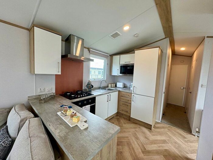 2 Bedroom Mobile/park Home For Sale In St. Johns Road, Whitstable, CT5