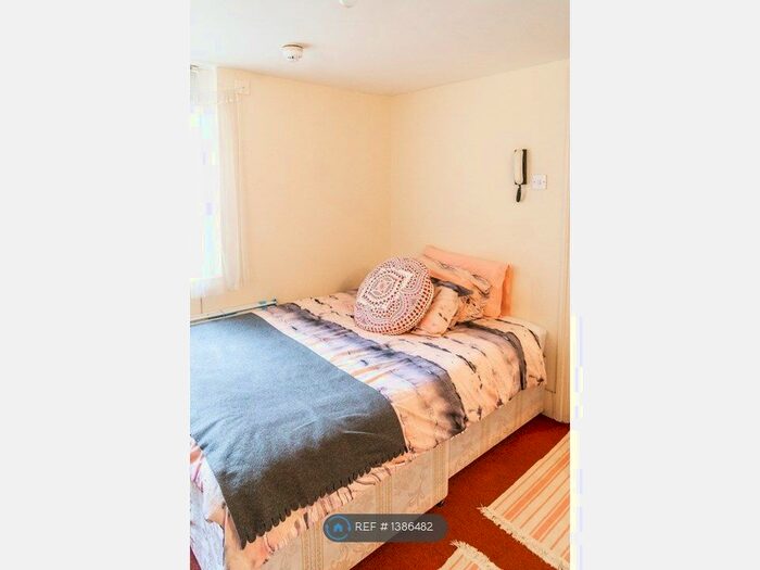 Studio To Rent In Holmdale Road, London, NW6