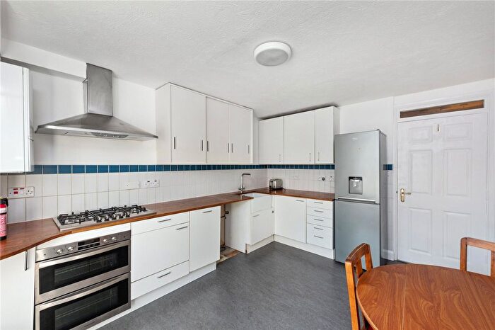 2 Bedroom Flat For Sale In Hainton Close, London, E1