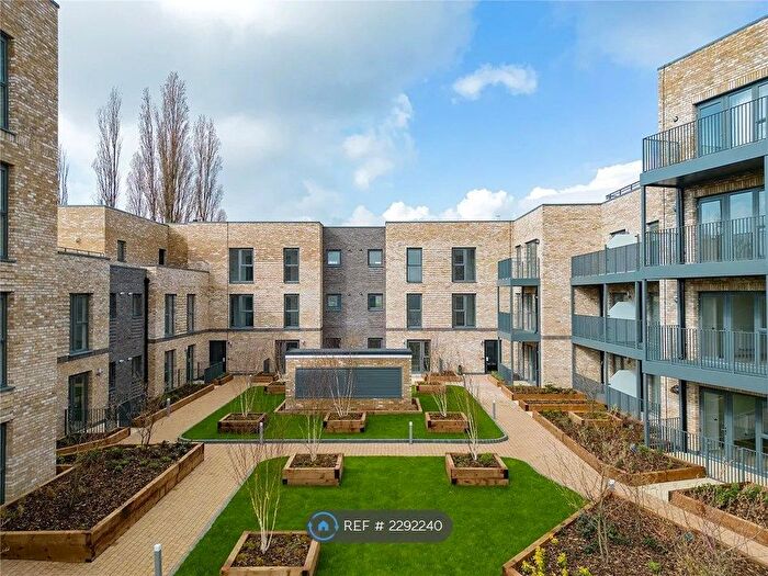 2 Bedroom Flat To Rent In Loughton, Essex, IG10