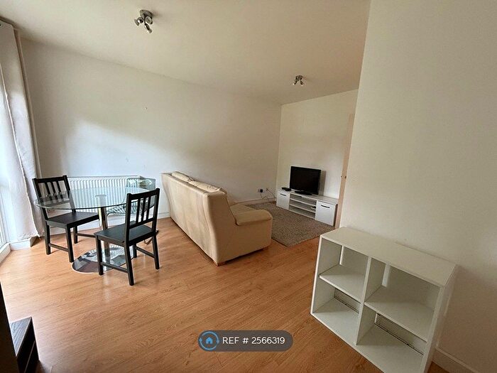 1 Bedroom Flat To Rent In Whitefield Close, Putney, SW15