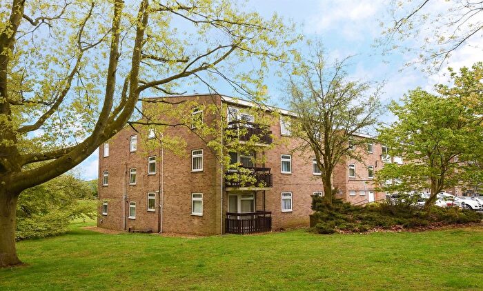 2 Bedroom Flat For Sale In Corners, Welwyn Garden City, Hertfordshire, AL7