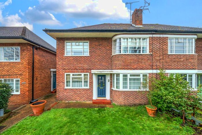 2 Bedroom Maisonette To Rent In Queens Court, Tudor Road, Kingston Upon Thames, KT2