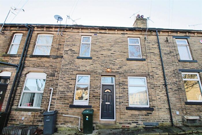 2 Bedroom Terraced House To Rent In Moorfield Place, Bradford, BD10