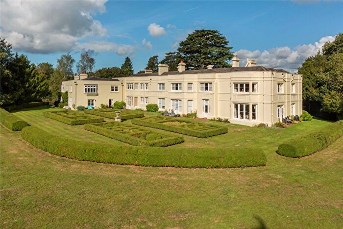 2 Bedroom Apartment For Sale In London Road, Dorking, Surrey, RH5