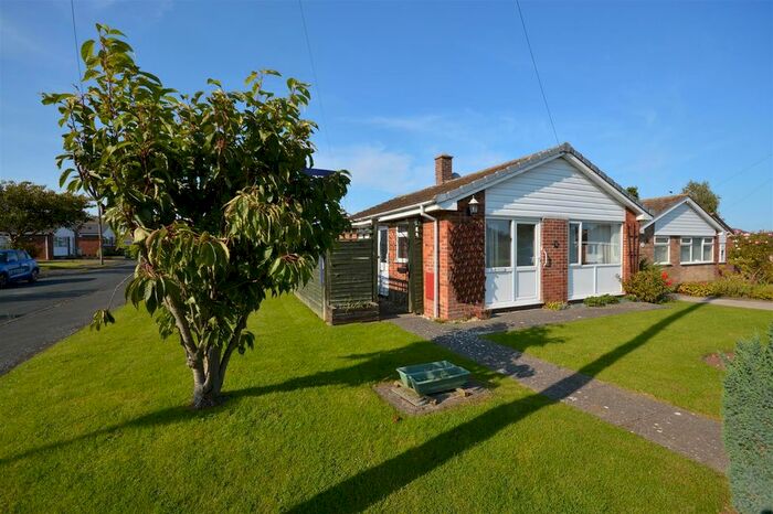 2 Bedroom Detached Bungalow To Rent In Rosemoor Close, Hunmanby, Filey, YO14
