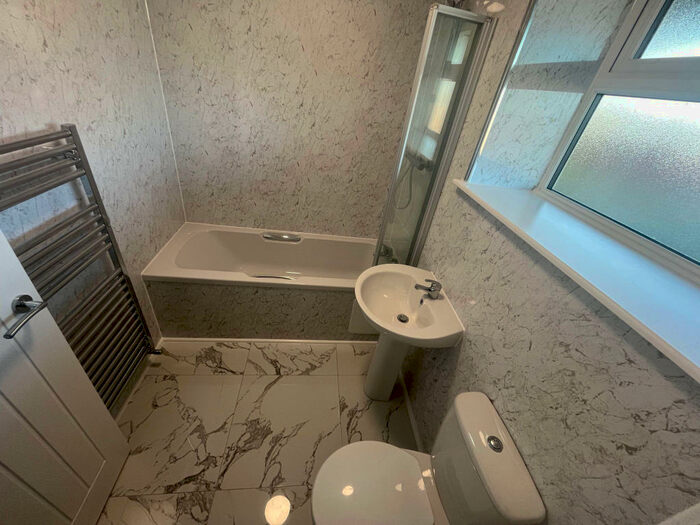 Flat To Rent In Lee Chapel North, Basildon, SS15