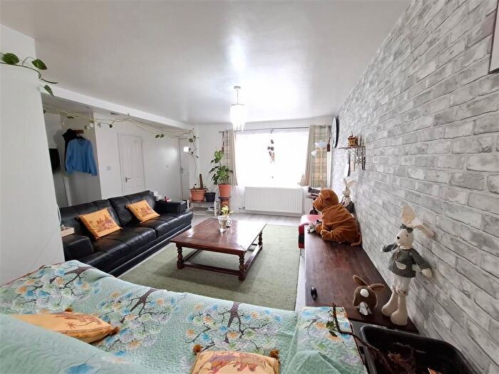 3 Bedroom Property To Rent In The Dart, Hemel Hempstead, HP2