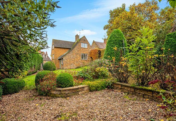 3 Bedroom Cottage For Sale In The Poplars, Upper Wardington., OX17