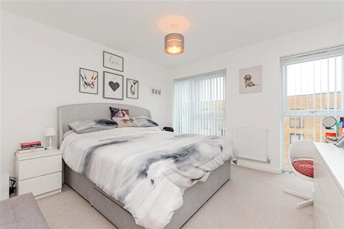 2 Bedroom Flat For Sale In James Smith Court, Dartford, Kent, DA1