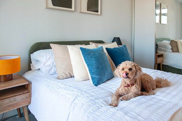 1 Bedroom Apartment To Rent In Moat Street, London, SW11