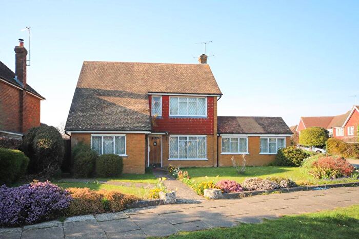 3 Bedroom Detached House For Sale In Grange Road, Tring, HP23