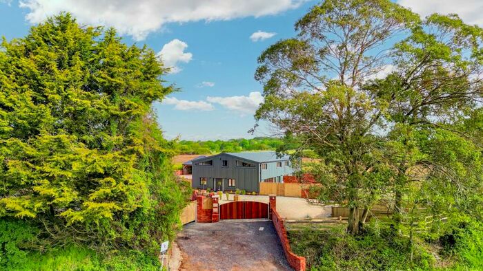 4 Bedroom Barn Conversion For Sale In Kytes Lane, Durley, SO32