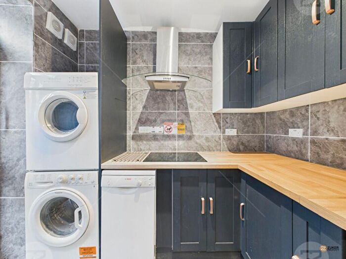 2 Bedroom Flat To Rent In Germander Way, London, E15