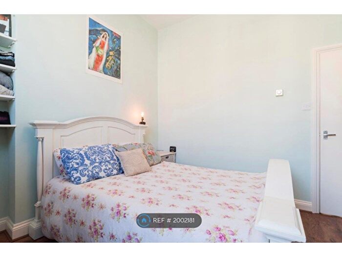 1 Bedroom Flat To Rent In Richmond Road, London, E8
