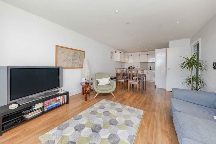 2 Bedroom Flat To Rent In Queensland Road, London, N7