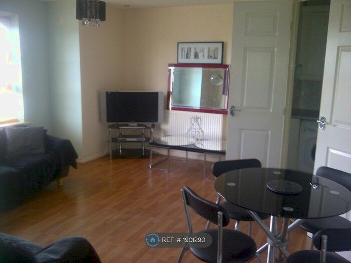 2 Bedroom Flat To Rent In Little Bolton Terrace, Eccles, M5