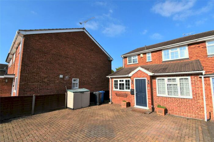 3 Bedroom Semi-Detached House To Rent In Paget Drive, Maidenhead, Berkshire, SL6
