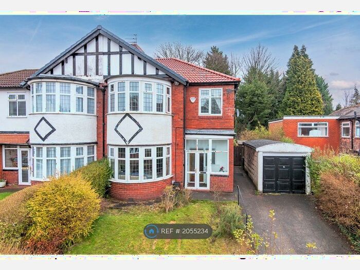 4 Bedroom Semi-Detached House To Rent In Stobart Avenue, Prestwich, Manchester, M25