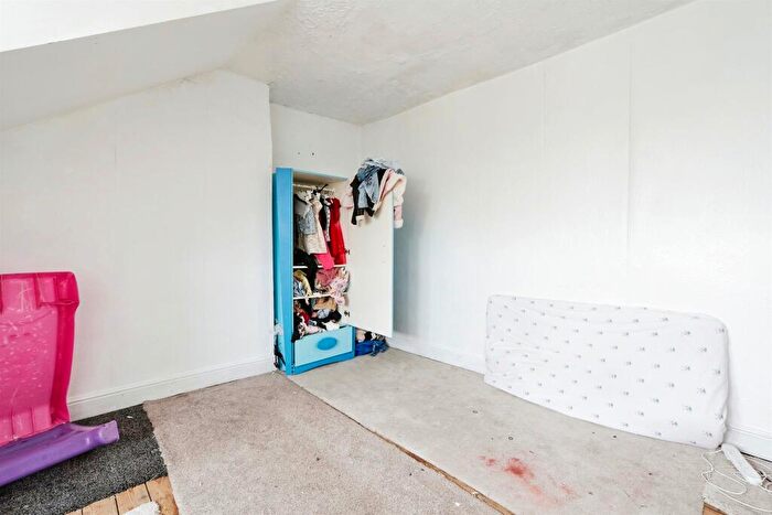 2 Bedroom Terraced House For Sale In Ashton Mount, Leeds, LS8