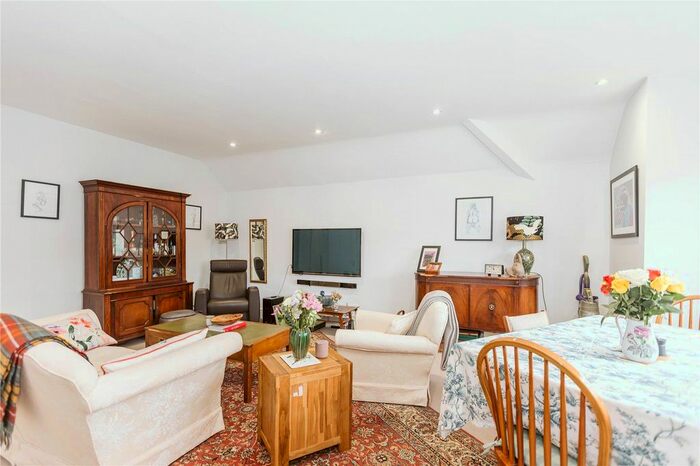 3 Bedroom Flat To Rent In Downleaze, Stoke Bishop, Bristol, BS9